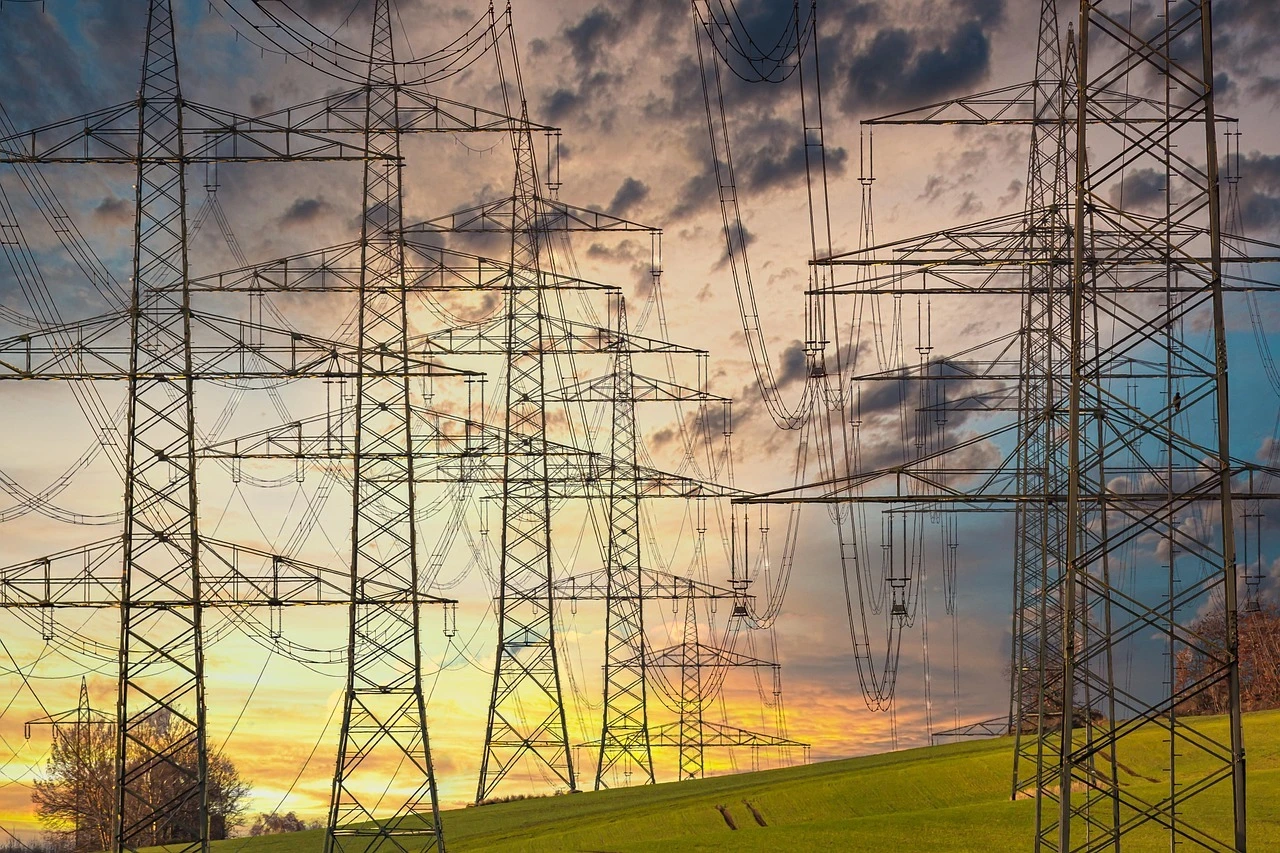 高まる電気工事の需要に応える働き手を求めています！